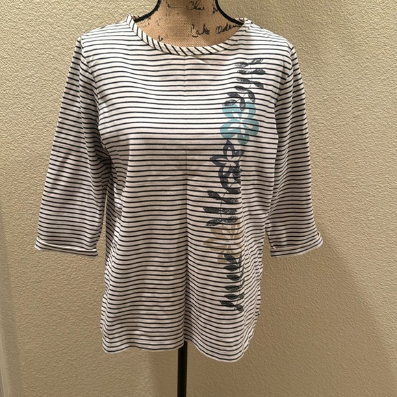 EUC! Women’s Floral Striped 3/4 Sleeve Casual Top - Picture 1 of 8